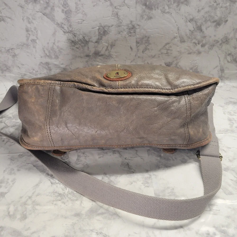 Fossil Brown Distressed Leather Messenger Bag Crossbody Satchel Turnlock Vintage
